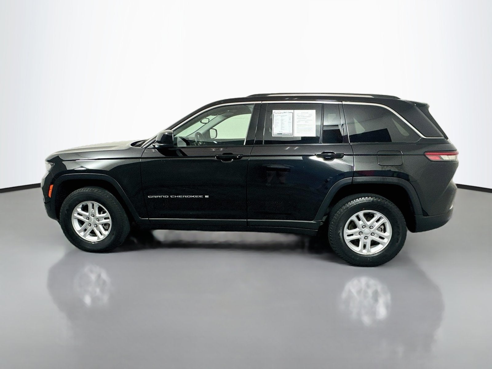 2023 Jeep Grand Cherokee Laredo 4x4