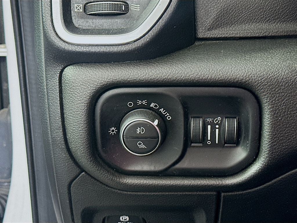 2019 RAM 1500 Big Horn/Lone Star Crew Cab 4x4 5'7' Box