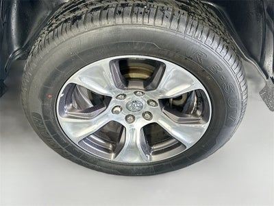 2019 RAM 1500 Laramie Crew Cab 4x4 5'7' Box