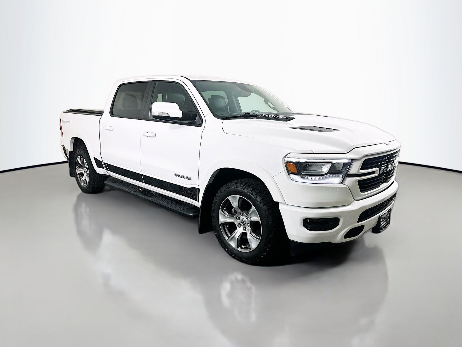 2020 RAM 1500 Laramie Crew Cab 4x4 5'7' Box
