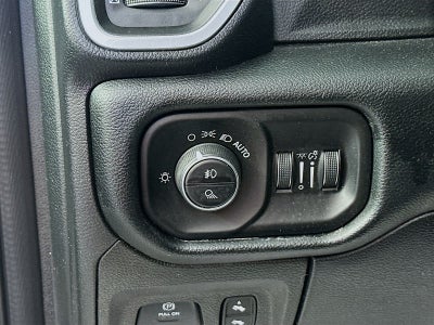 2020 RAM 1500 Laramie Crew Cab 4x4 5'7' Box