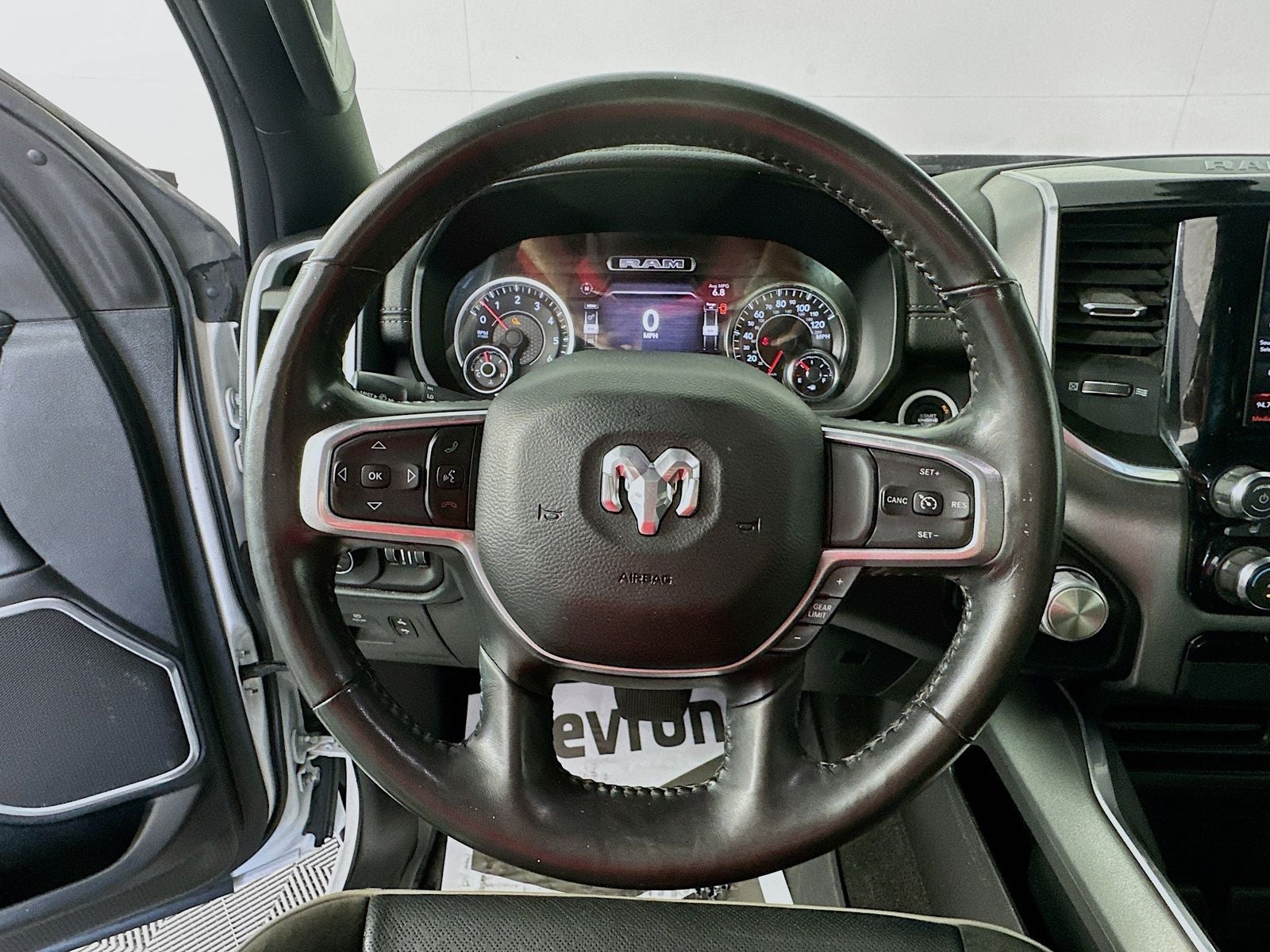 2020 RAM 1500 Laramie Crew Cab 4x4 5'7' Box