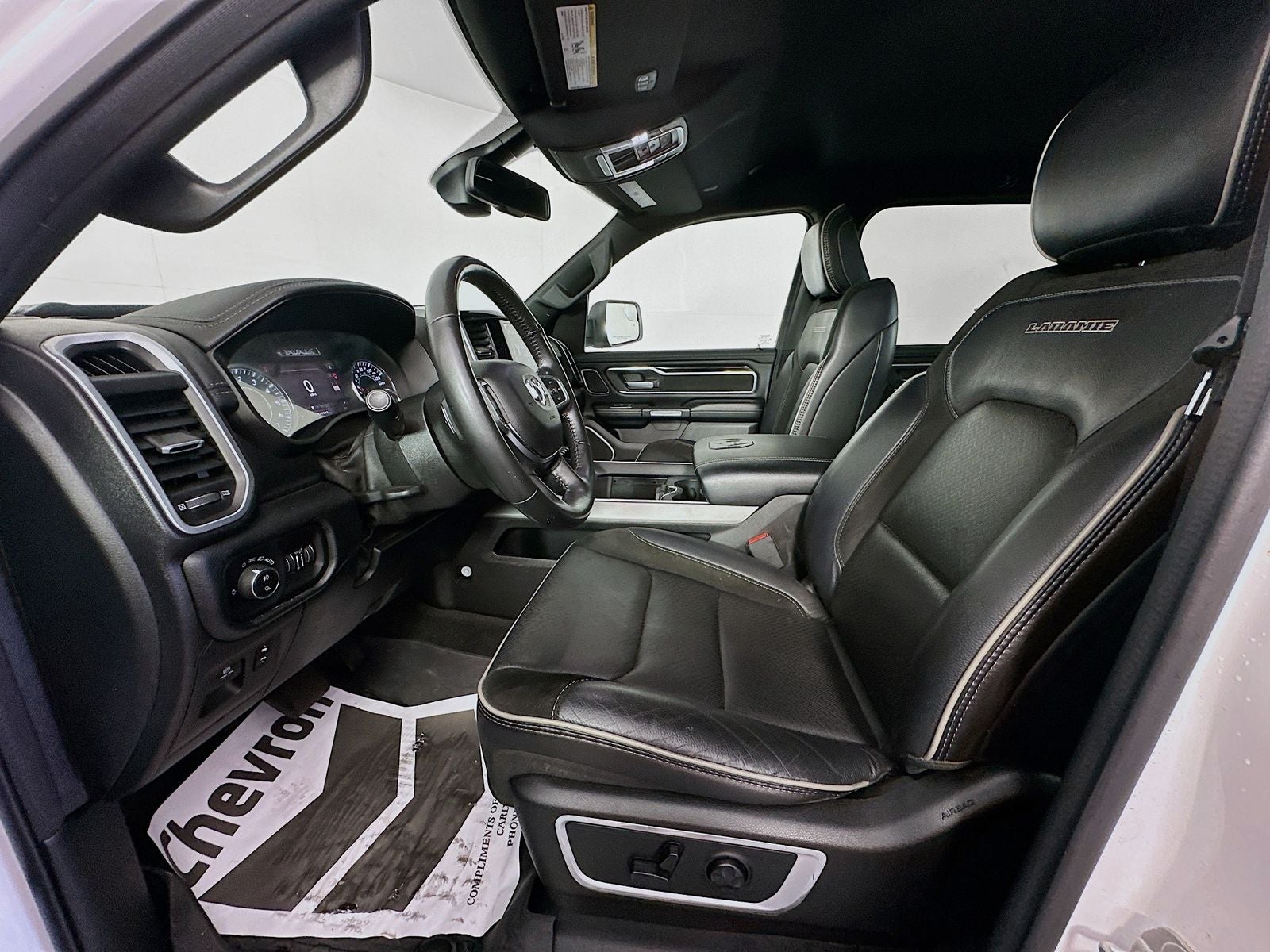 2020 RAM 1500 Laramie Crew Cab 4x4 5'7' Box