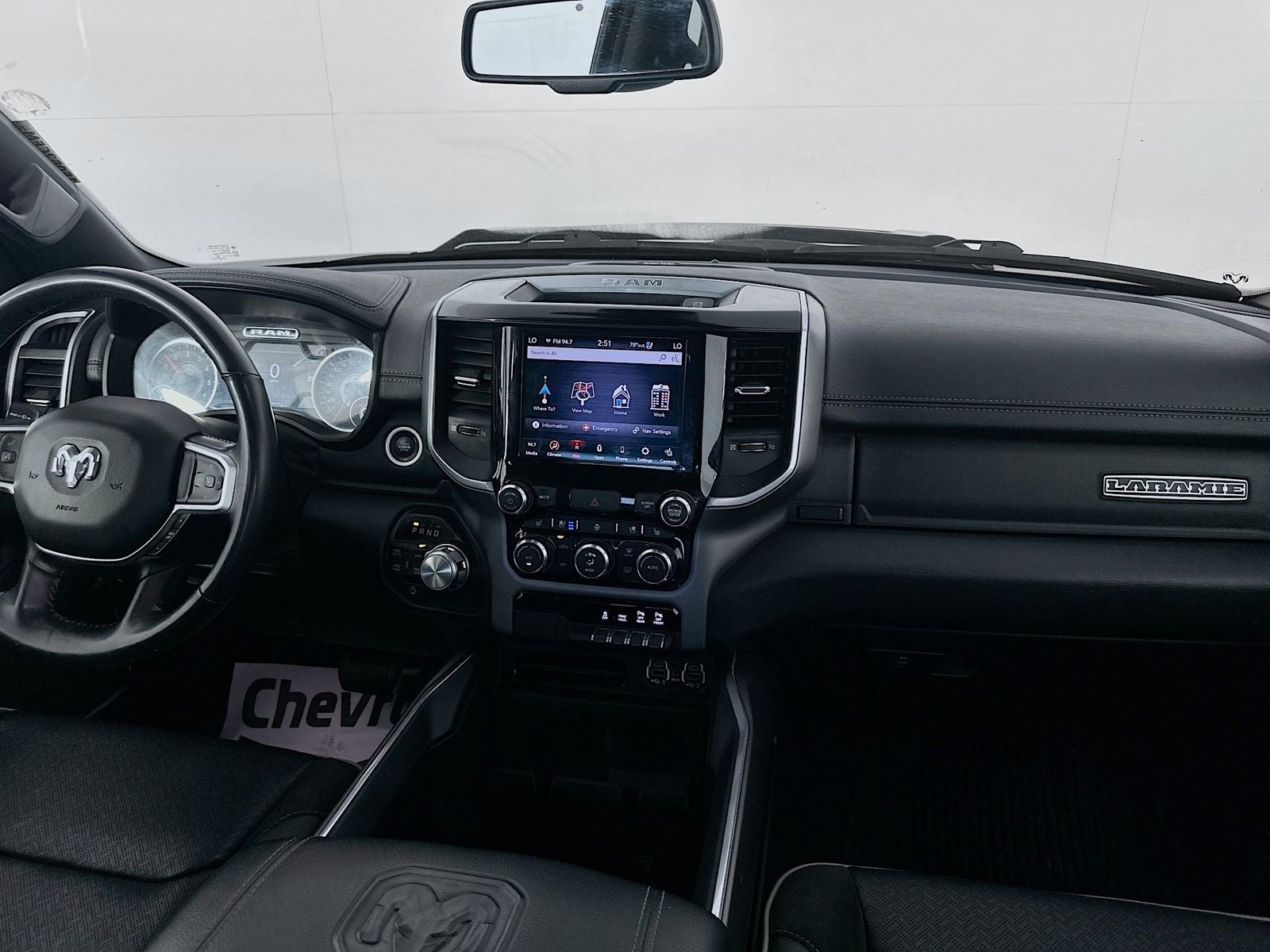 2020 RAM 1500 Laramie Crew Cab 4x4 5'7' Box