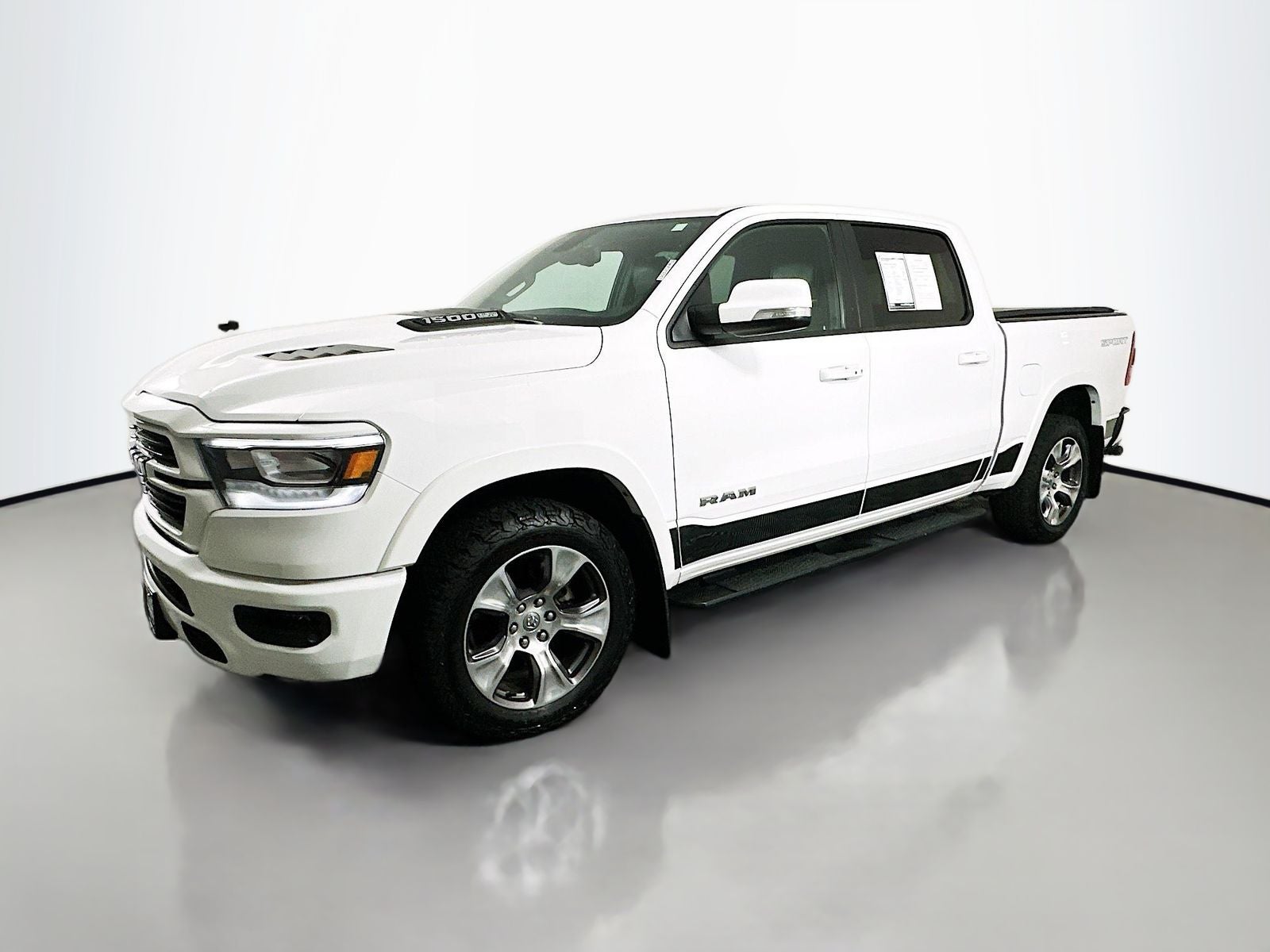 2020 RAM 1500 Laramie Crew Cab 4x4 5'7' Box