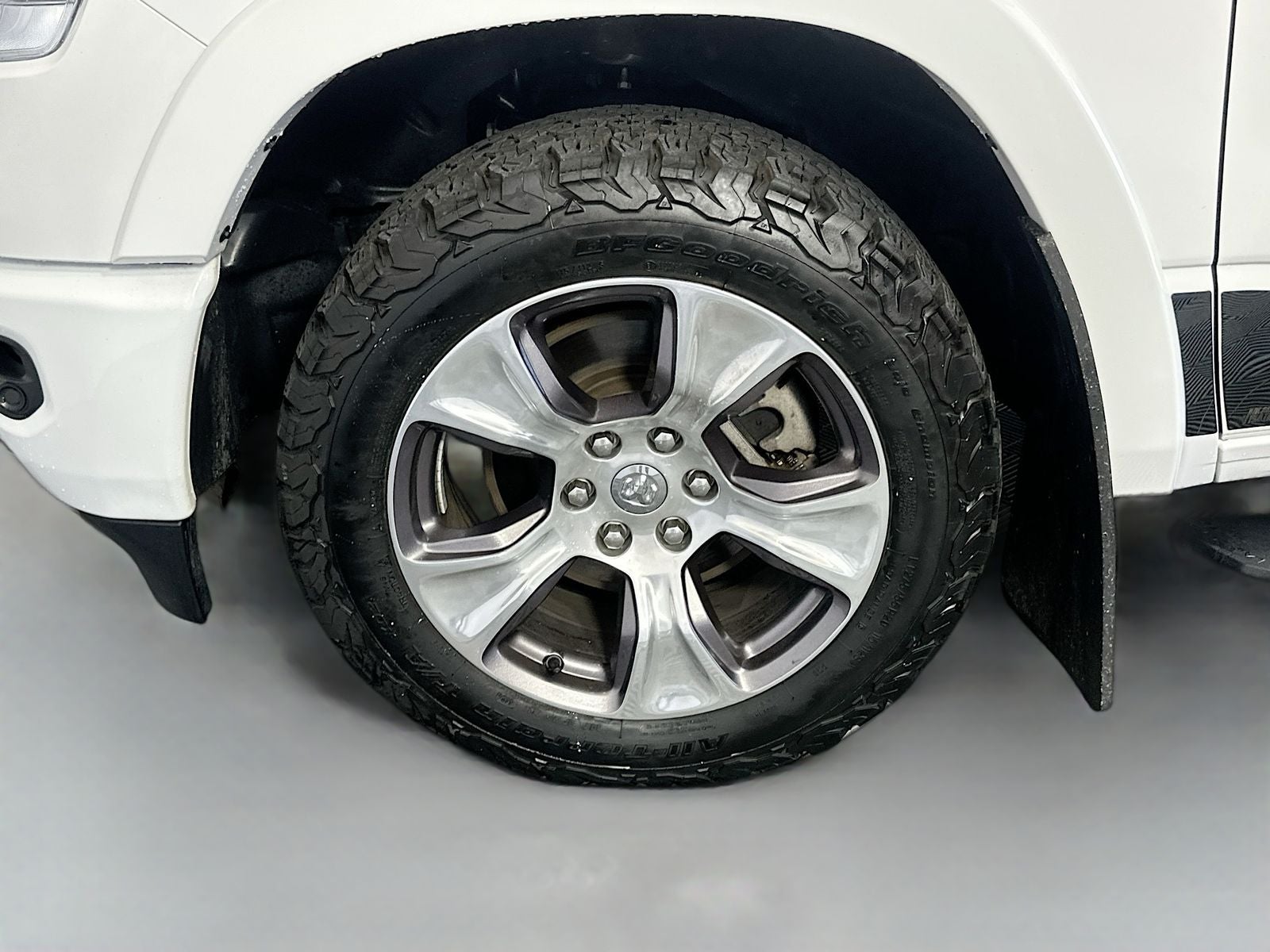 2020 RAM 1500 Laramie Crew Cab 4x4 5'7' Box