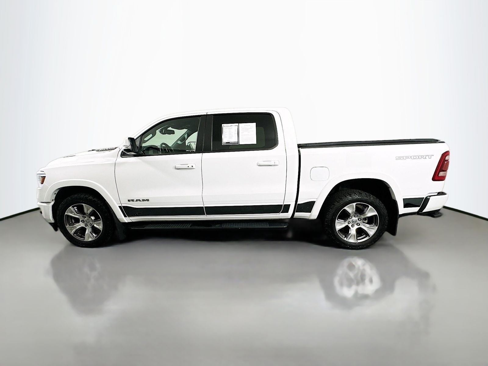 2020 RAM 1500 Laramie Crew Cab 4x4 5'7' Box