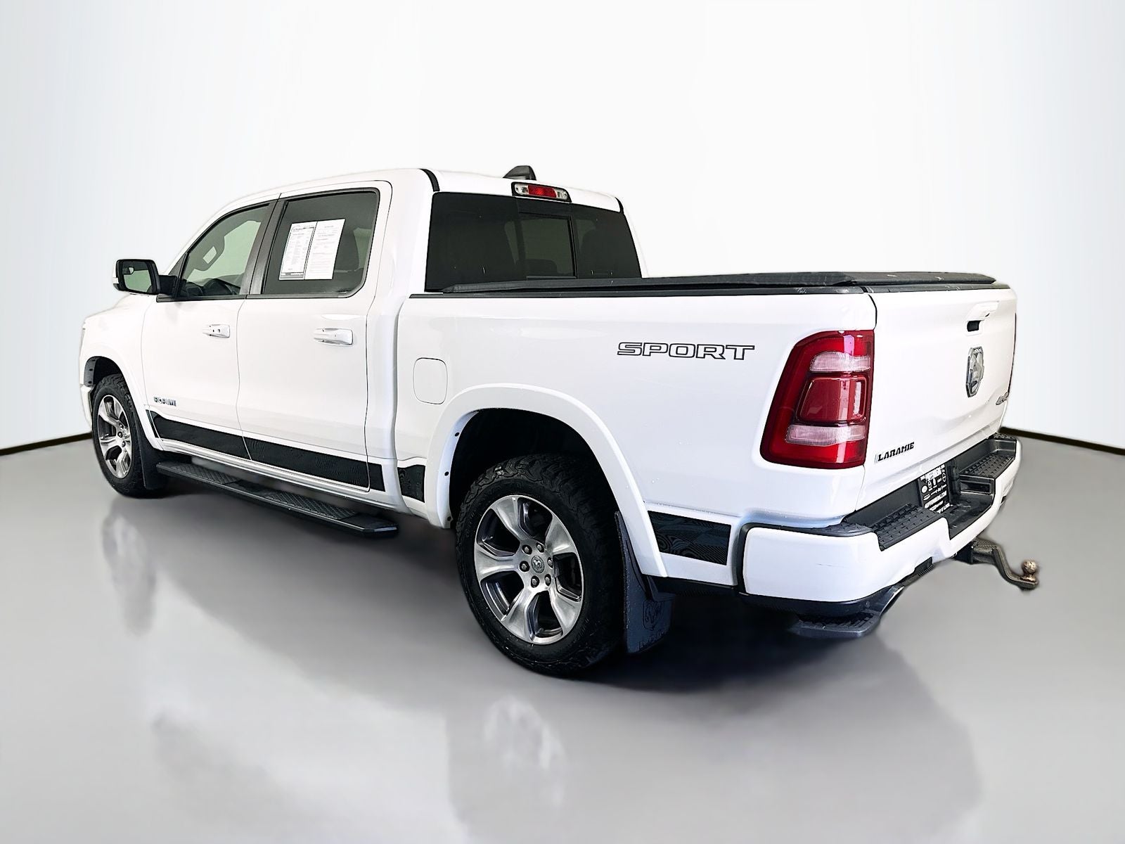 2020 RAM 1500 Laramie Crew Cab 4x4 5'7' Box