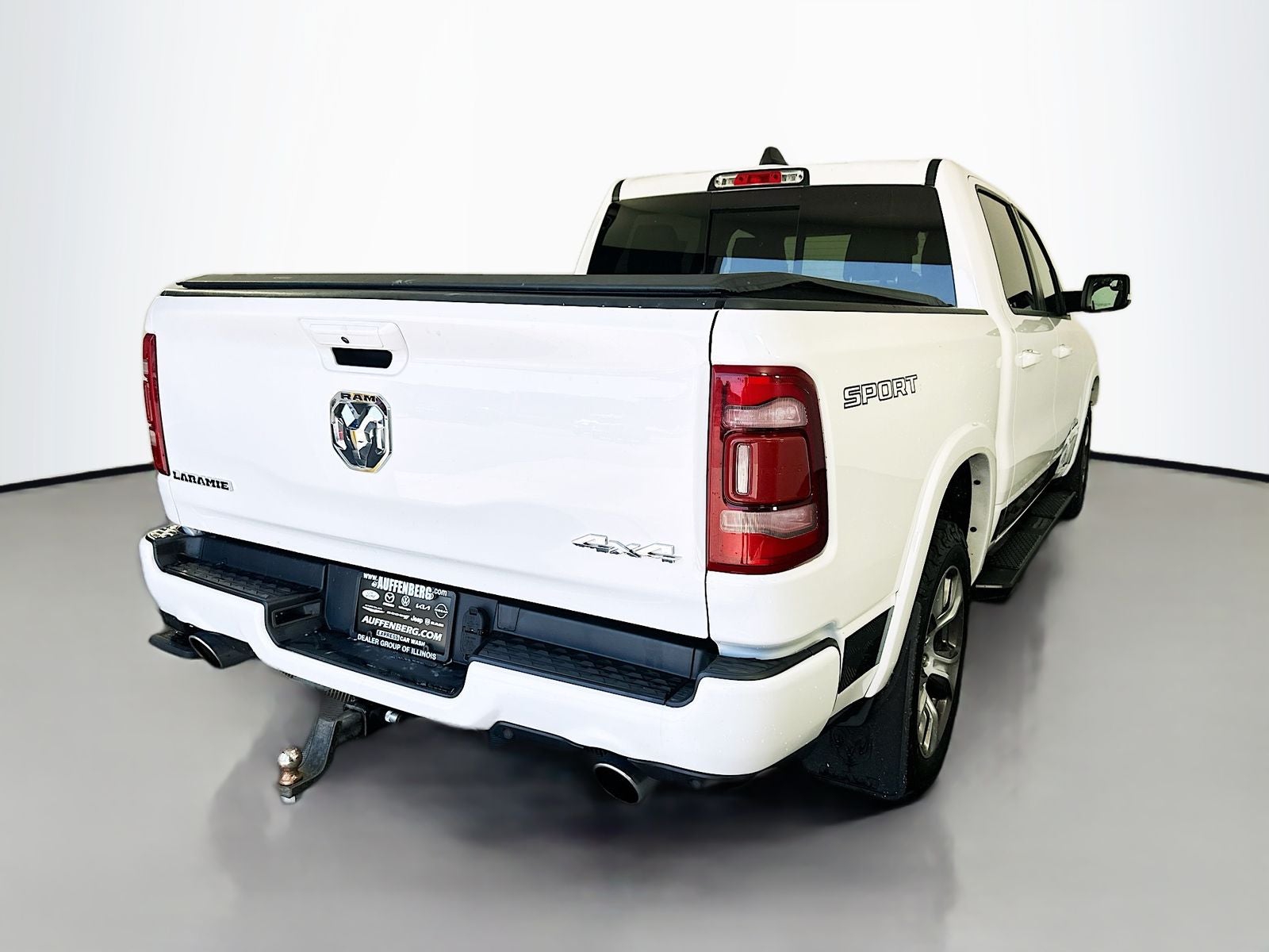 2020 RAM 1500 Laramie Crew Cab 4x4 5'7' Box