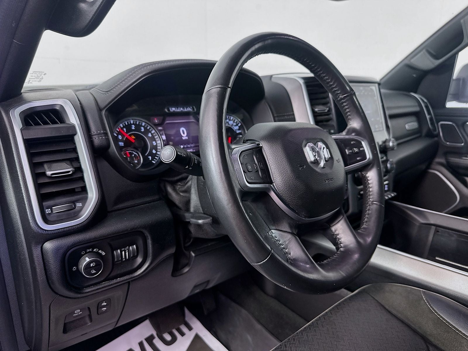 2020 RAM 1500 Laramie Crew Cab 4x4 5'7' Box
