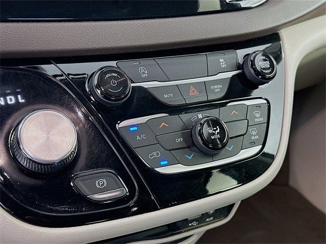 2020 Chrysler Voyager LX