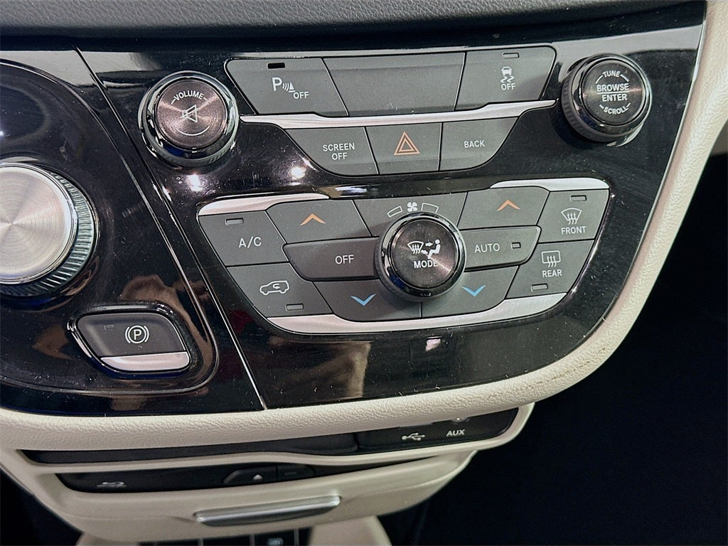 2017 Chrysler Pacifica Touring-L Plus