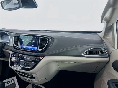 2024 Chrysler Pacifica Hybrid Select