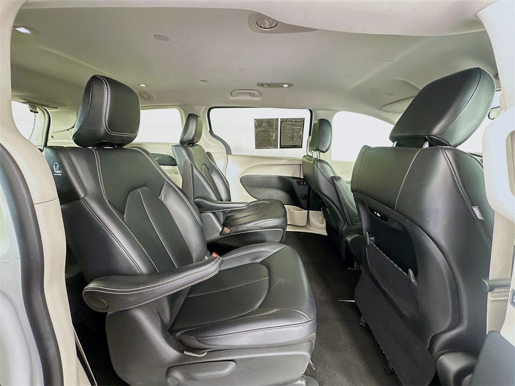 2024 Chrysler Pacifica Hybrid Select