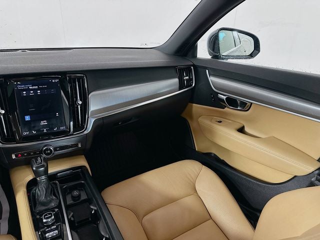 2017 Volvo S90 T6 Momentum