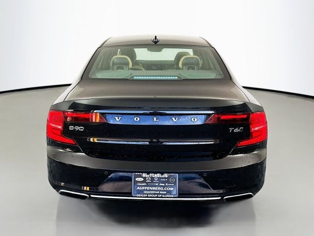 2017 Volvo S90 T6 Momentum