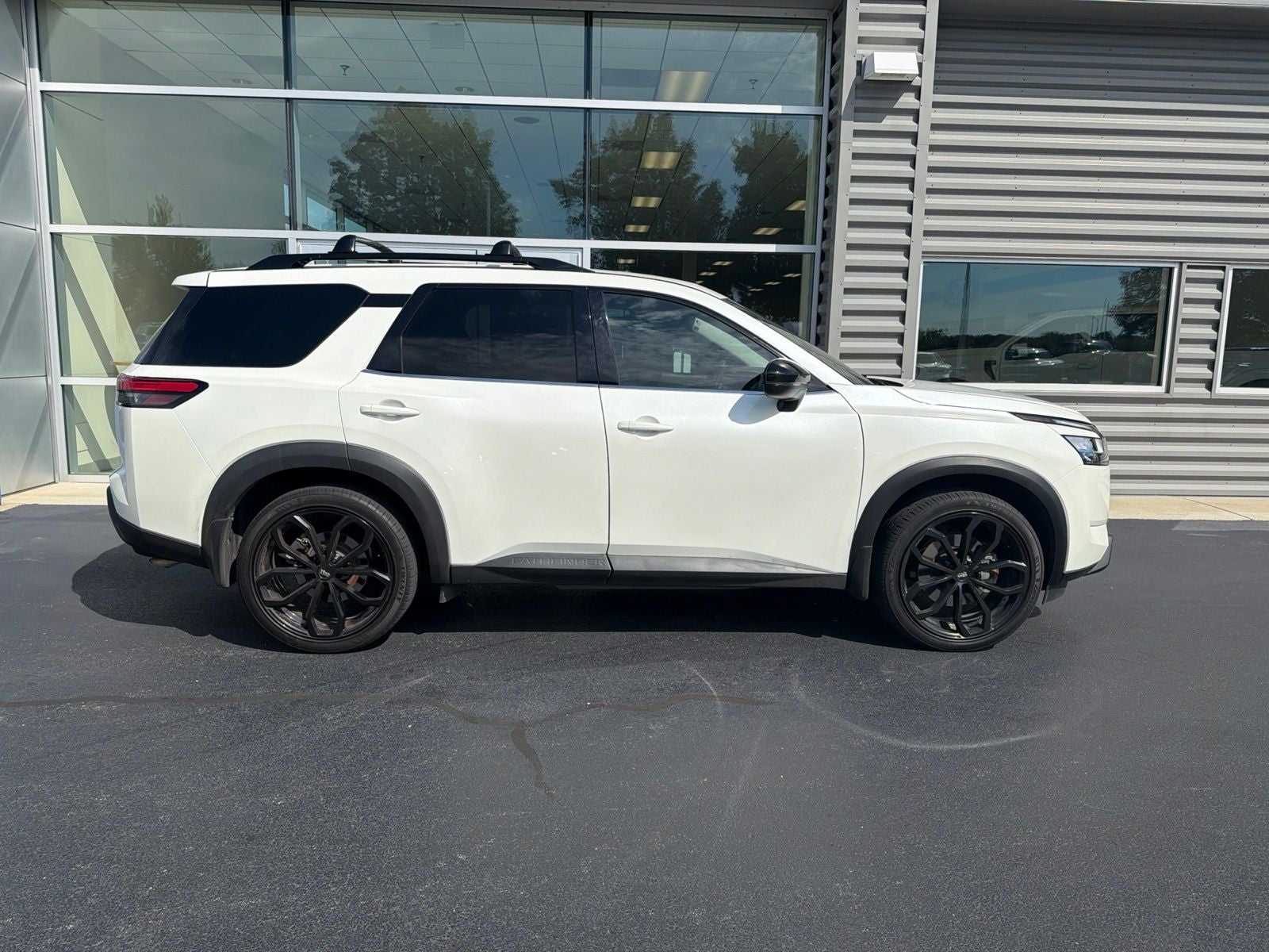 2022 Nissan Pathfinder SV