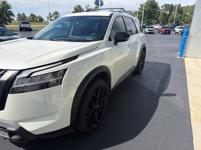 2022 Nissan Pathfinder SV