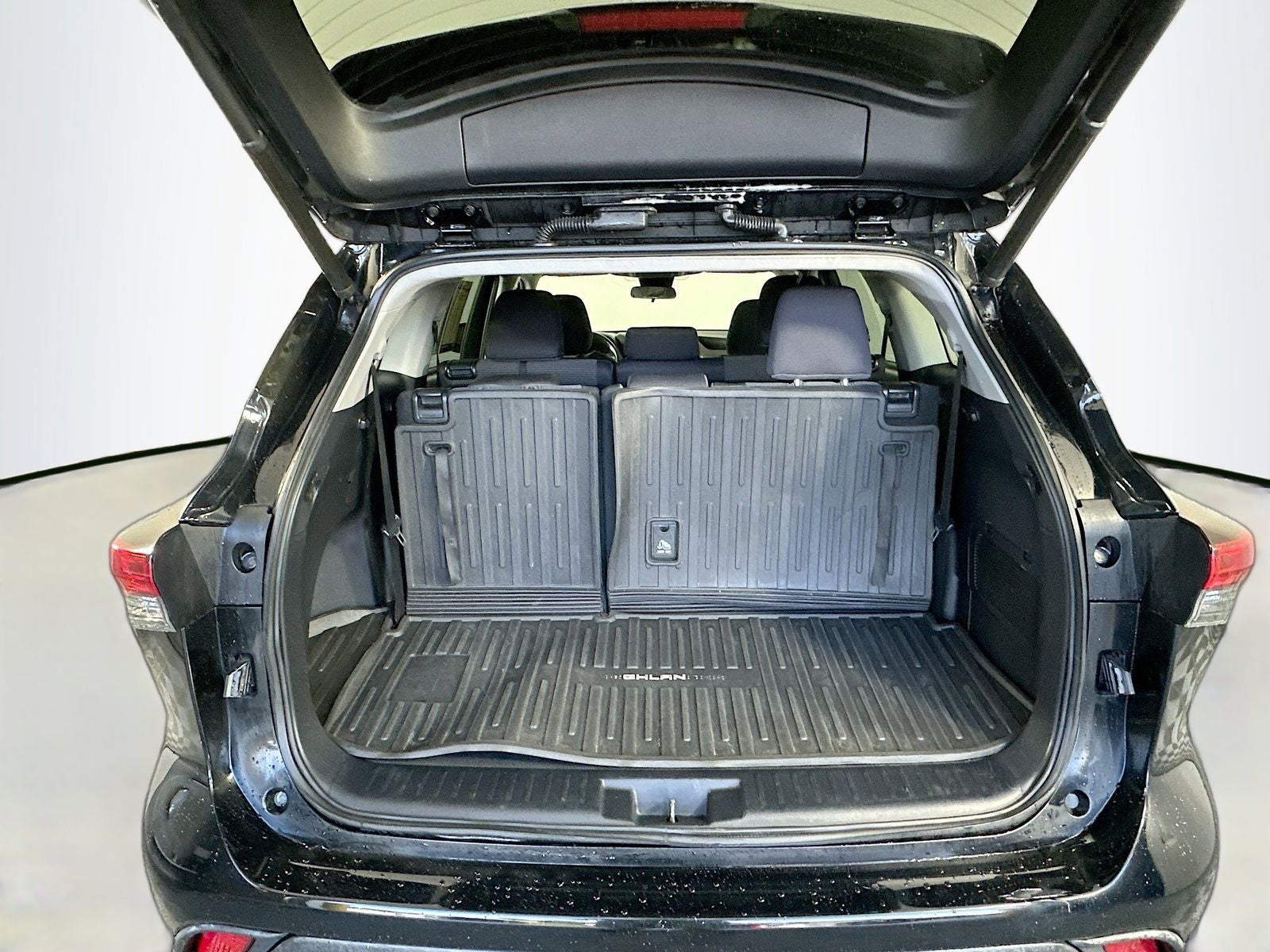 2020 Toyota Highlander LE