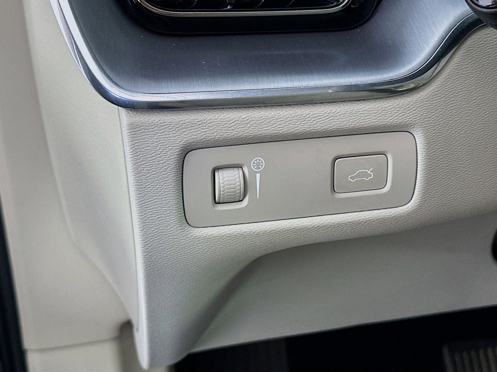 2020 Volvo XC60 T5 Momentum