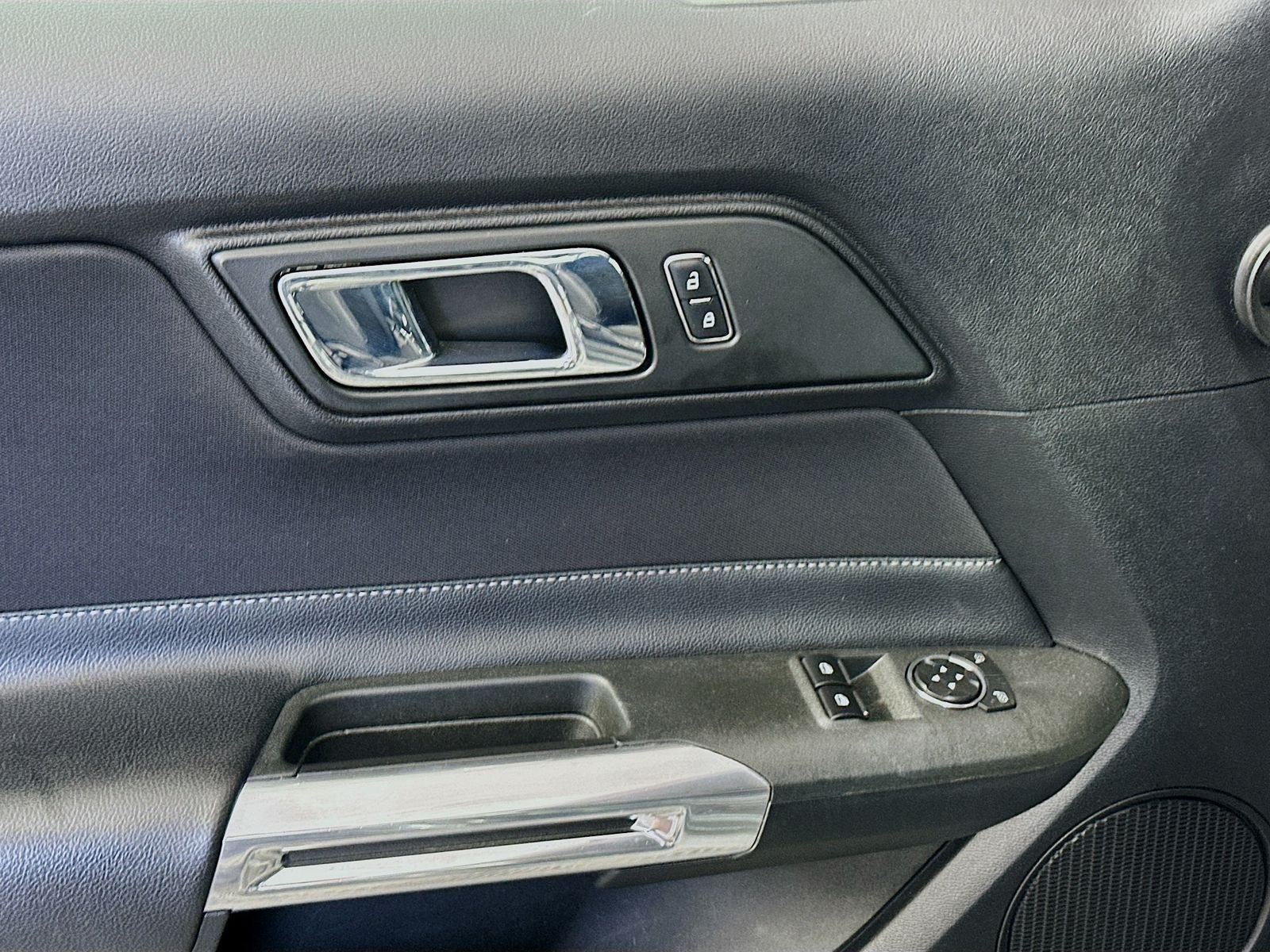 2016 Ford Mustang V6