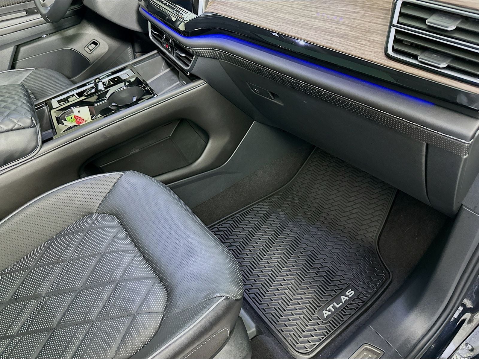 2024 Volkswagen Atlas 2.0T SEL Premium R-Line