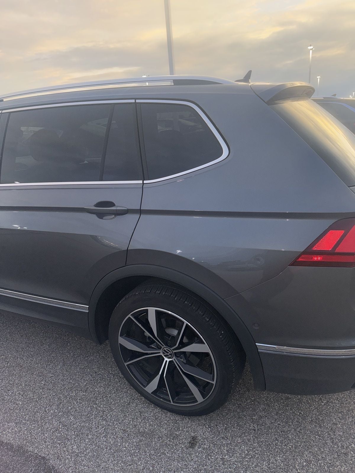2024 Volkswagen Tiguan SEL R-Line