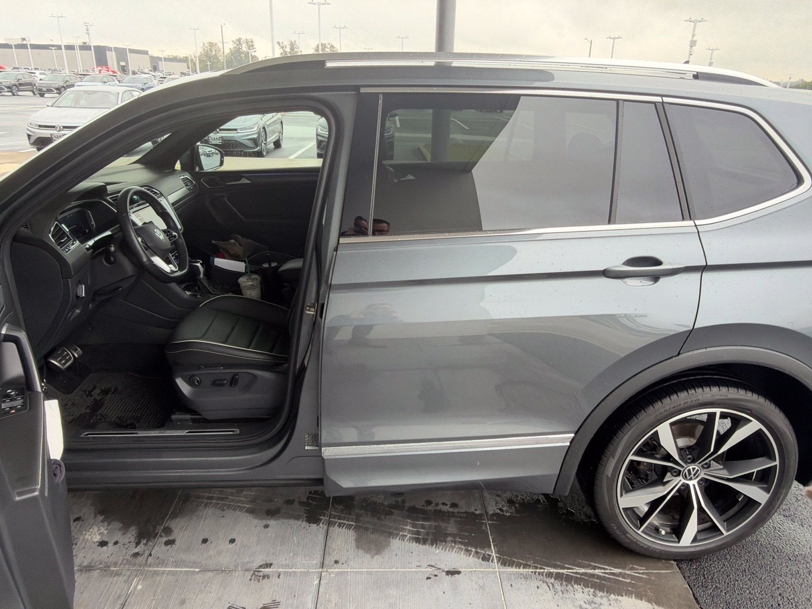 2024 Volkswagen Tiguan SEL R-Line