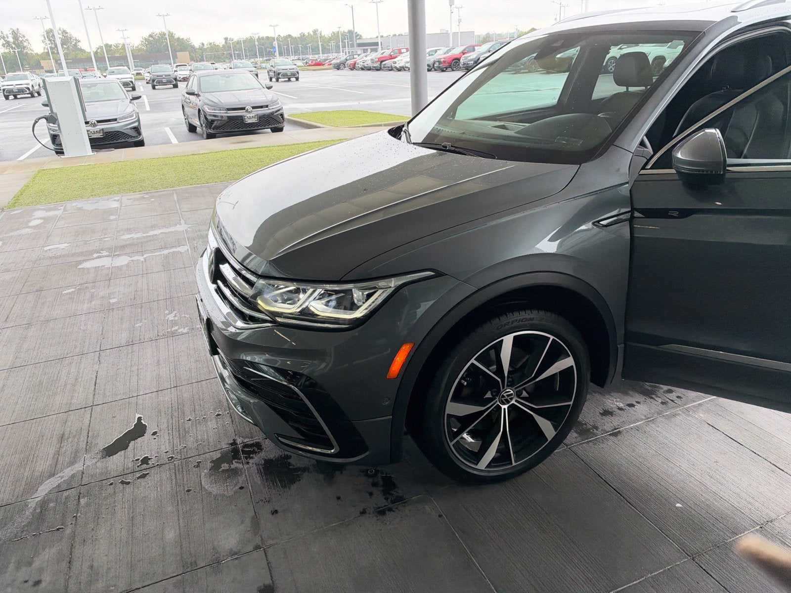 2024 Volkswagen Tiguan SEL R-Line