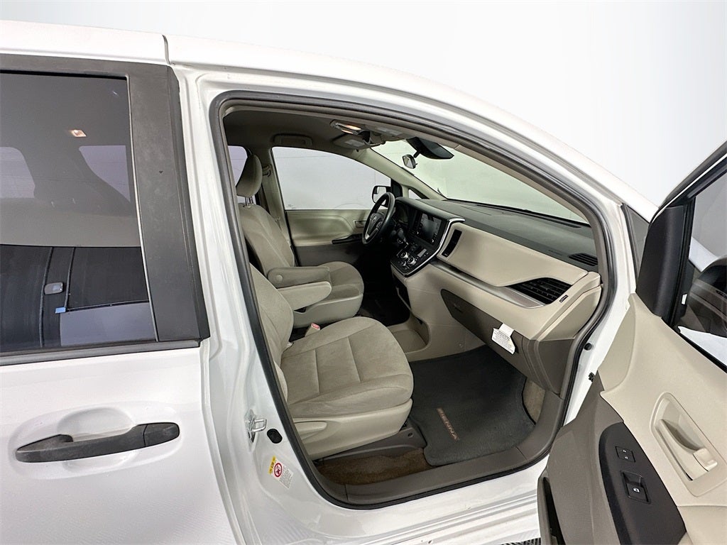 2018 Toyota Sienna L