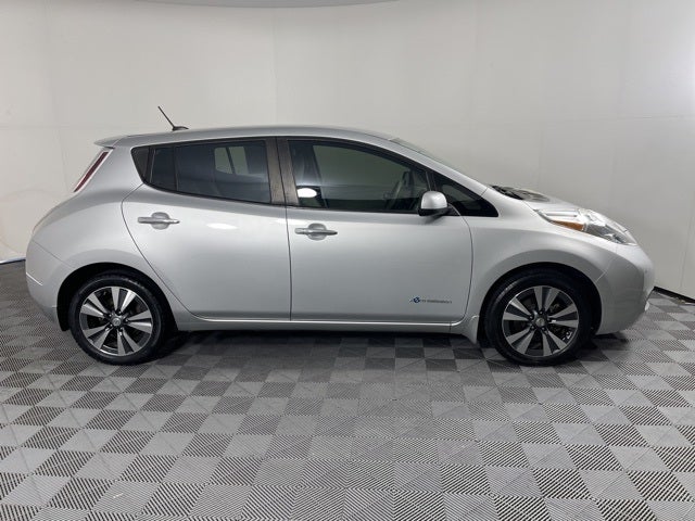 Used 2015 Nissan LEAF SV with VIN 1N4AZ0CP2FC330268 for sale in Shiloh, IL