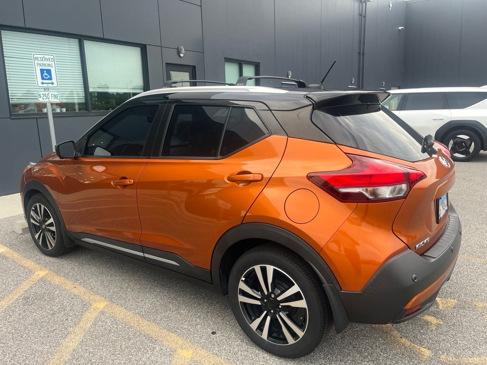 2020 Nissan Kicks SR