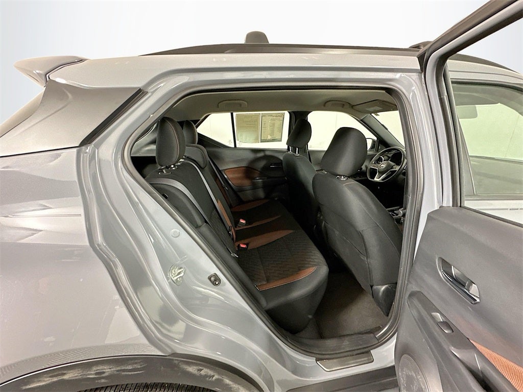 2022 Nissan Kicks SR