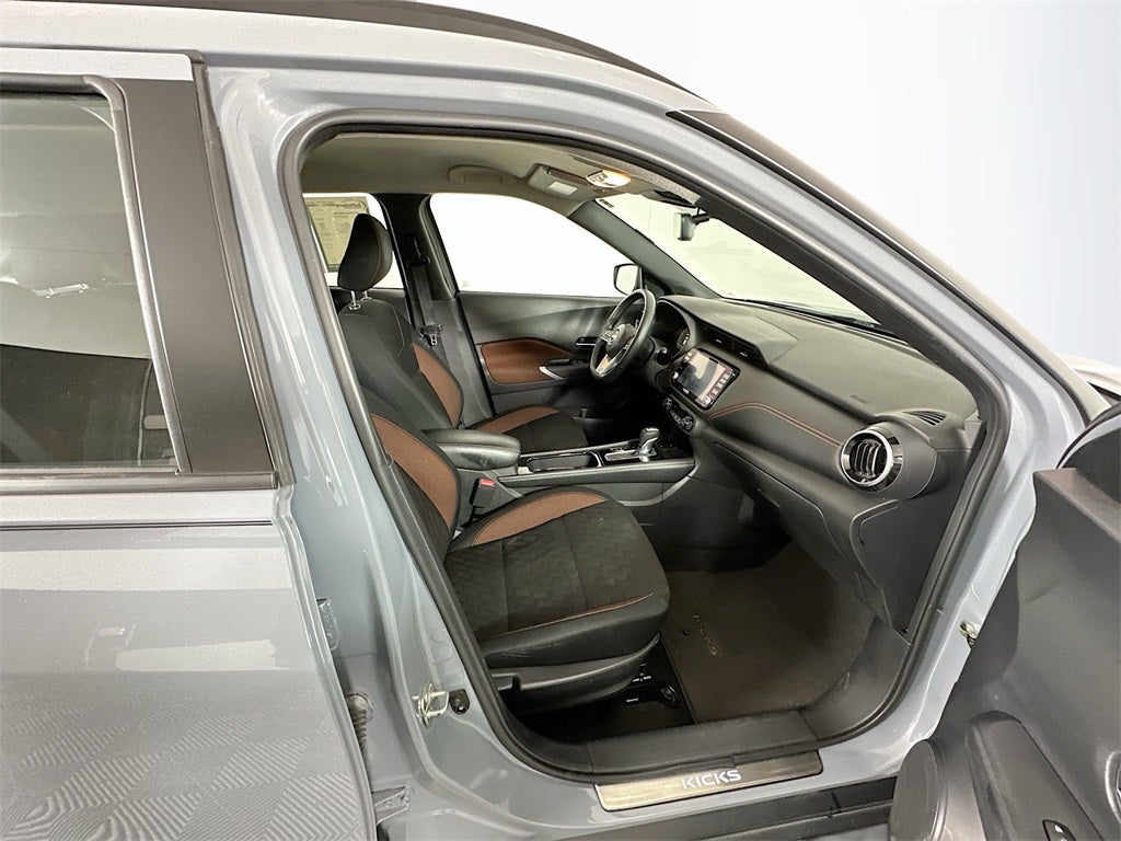 2022 Nissan Kicks SR
