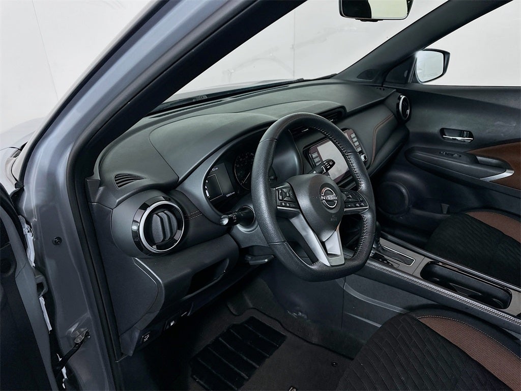 2022 Nissan Kicks SR