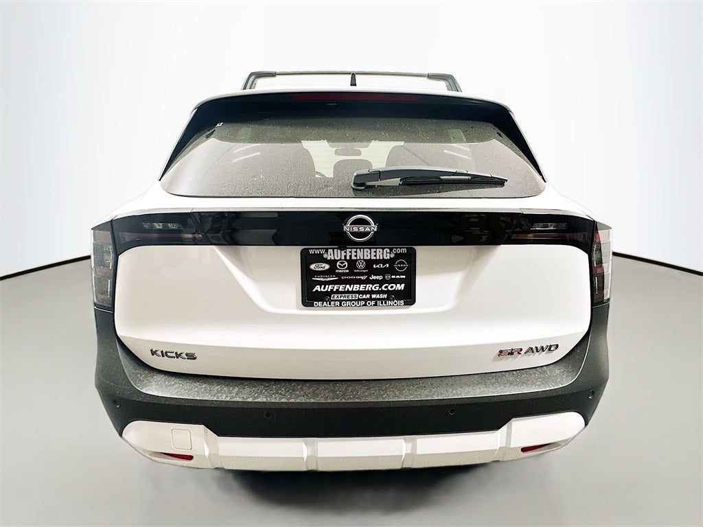 2026 Nissan Kicks SR