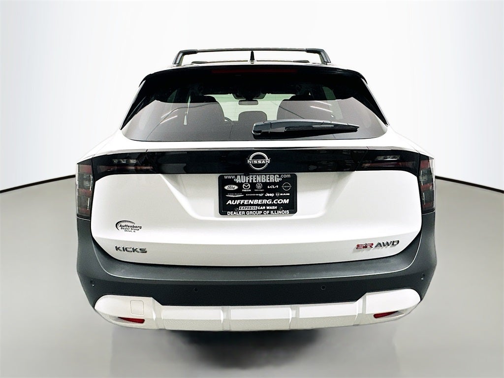 2026 Nissan Kicks SR