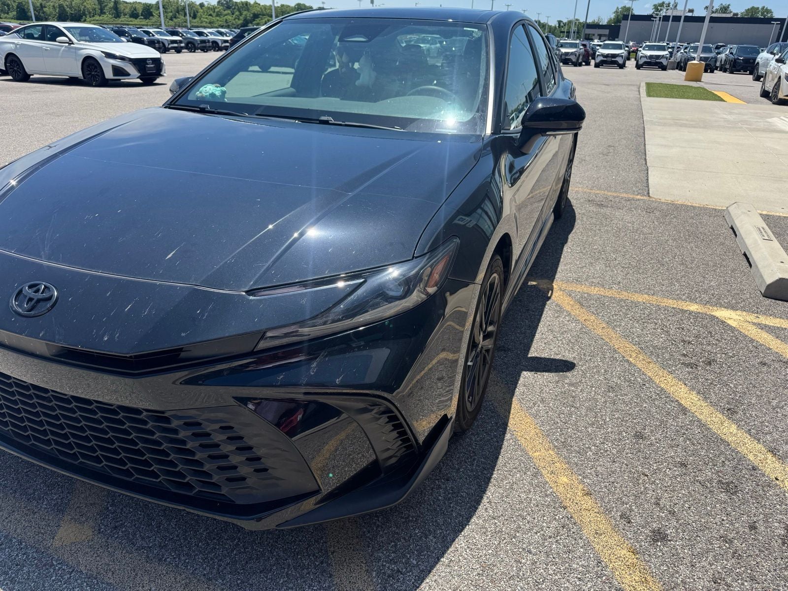 2025 Toyota Camry SE AWD Hybrid's photo