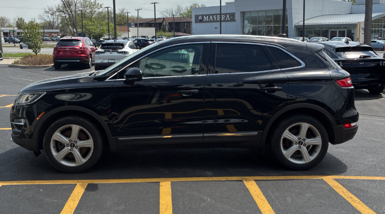 Used 2016 Lincoln MKC Premiere with VIN 5LMCJ1C96GUJ27986 for sale in Shiloh, IL
