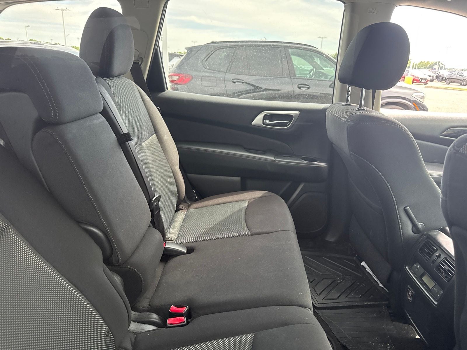 2018 Nissan Pathfinder SV