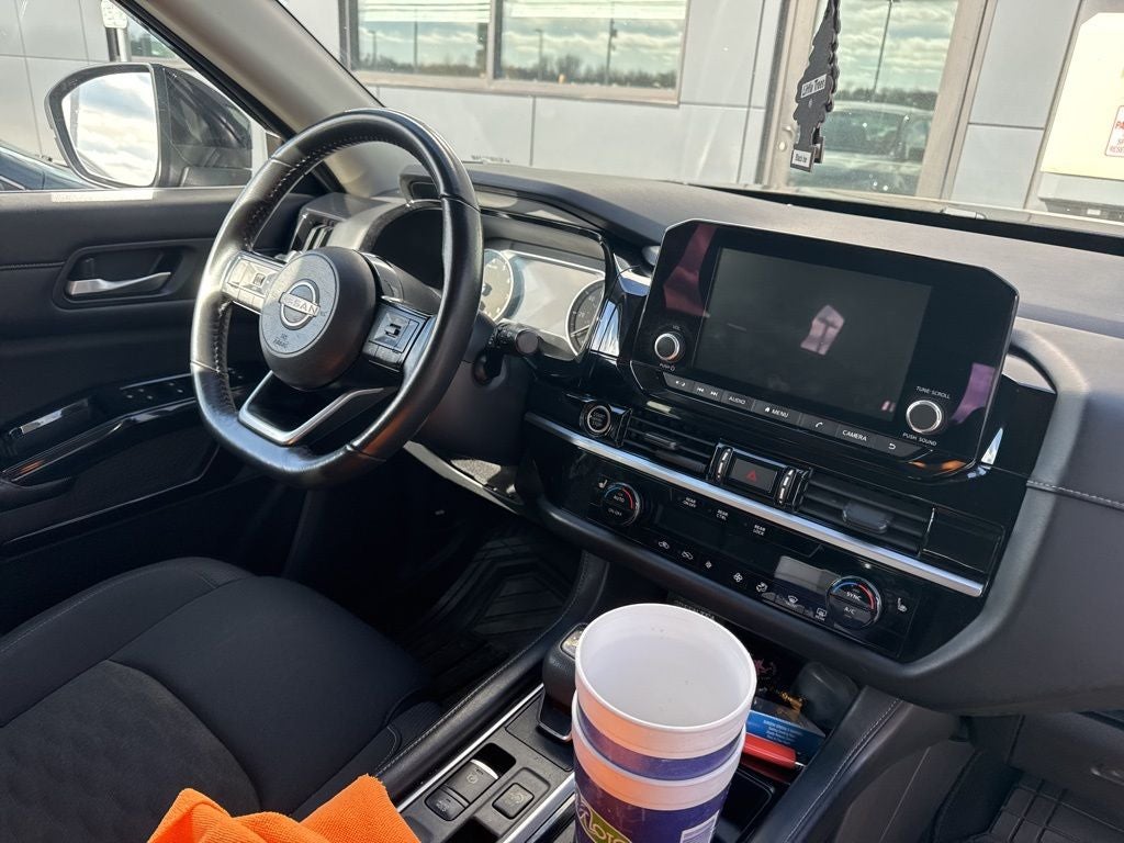 2022 Nissan Pathfinder SV