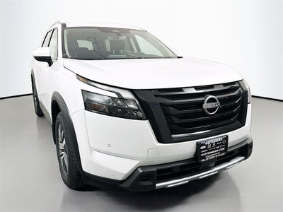 2025 Nissan Pathfinder SL