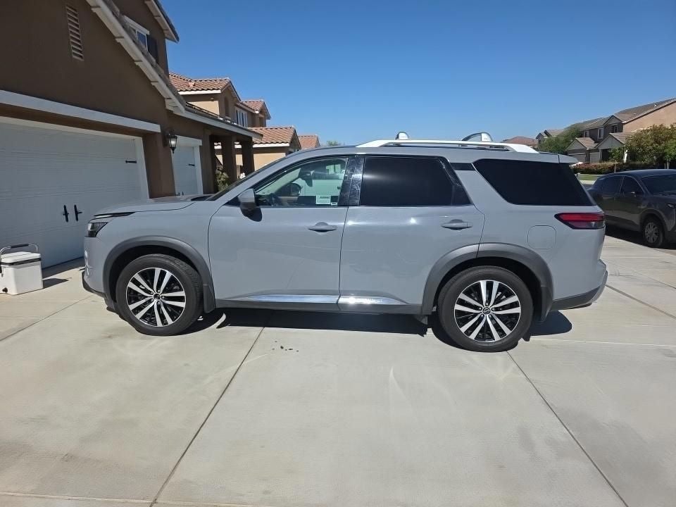 2023 Nissan Pathfinder Platinum
