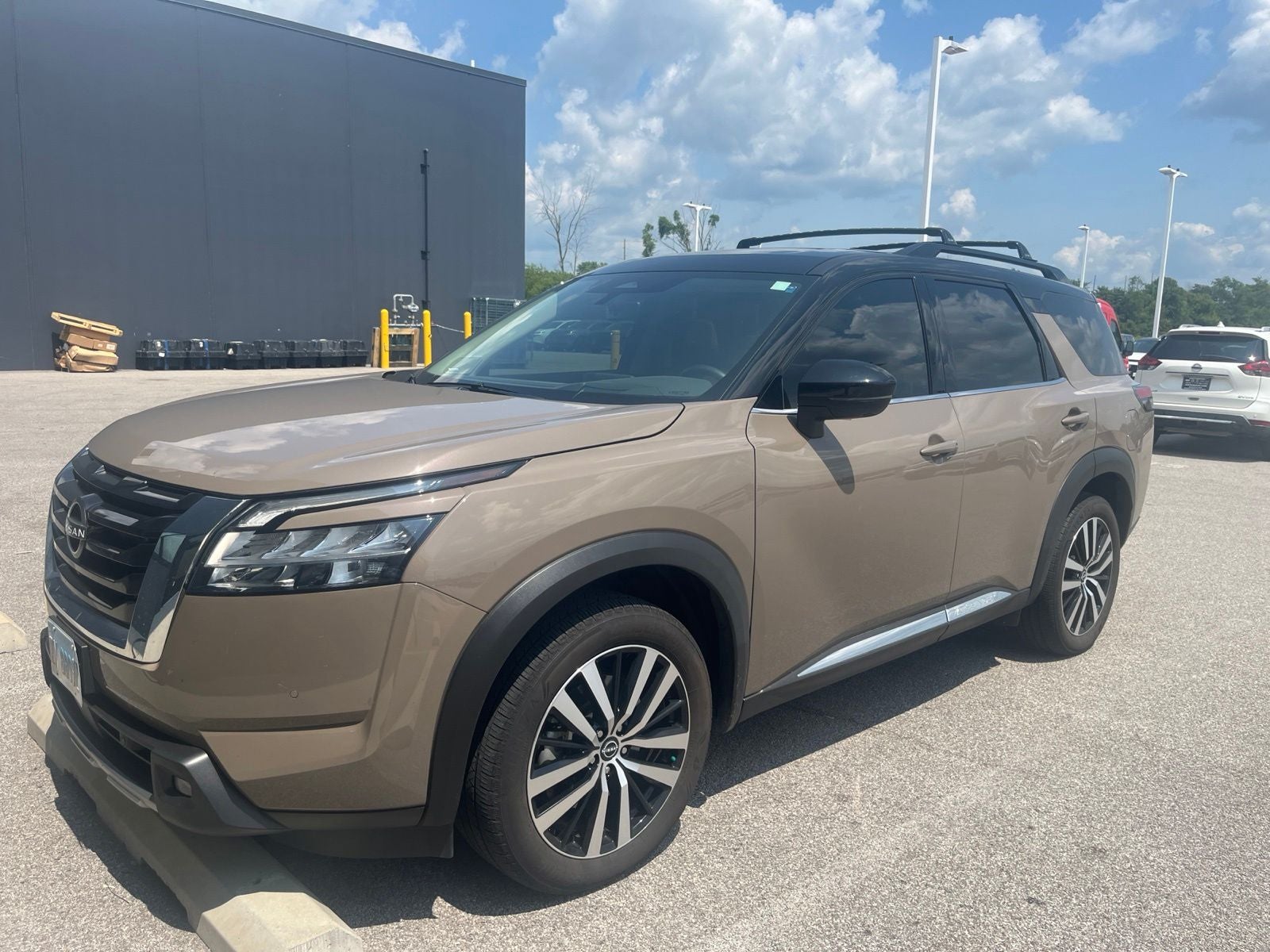 2023 Nissan Pathfinder Platinum