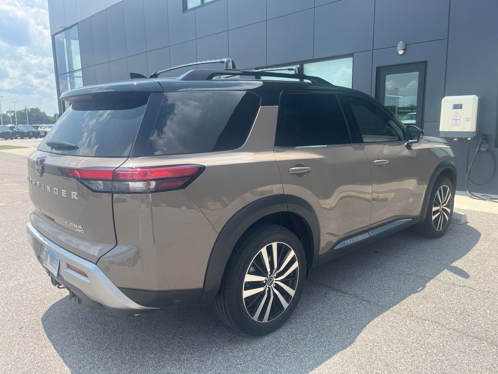 2023 Nissan Pathfinder Platinum